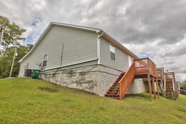 Building Photo - 1677 Quazar Rd