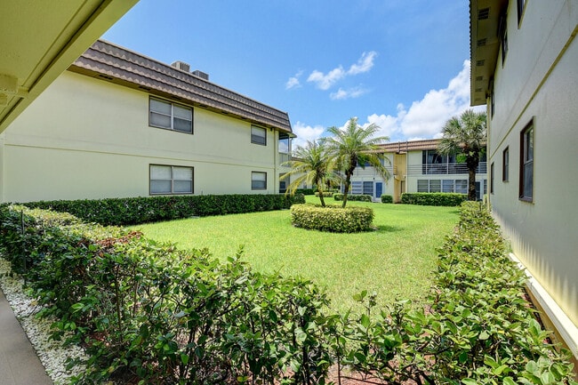 Building Photo - 123 Saxony Trail