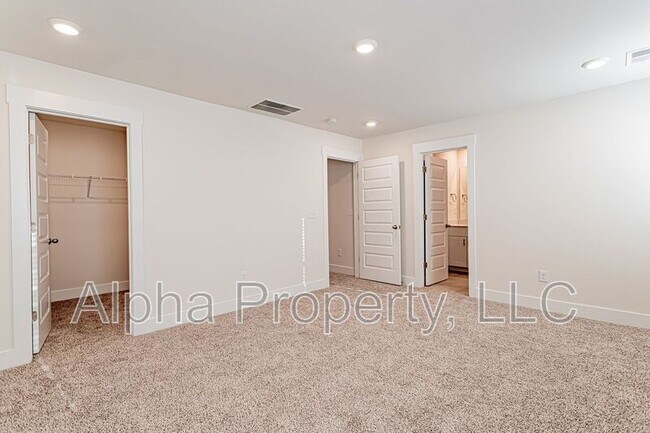 Building Photo - 47 Centimeters Dr