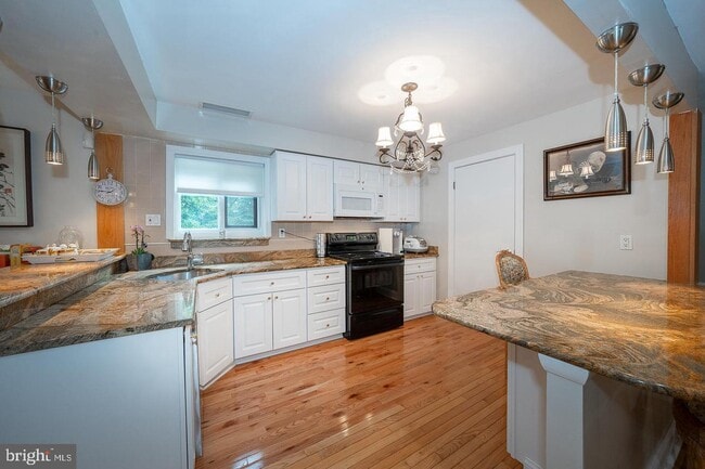 Building Photo - 1750 Oakwood Terrace