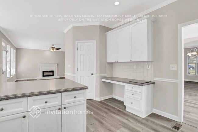 Building Photo - 4894 Day Lily Way