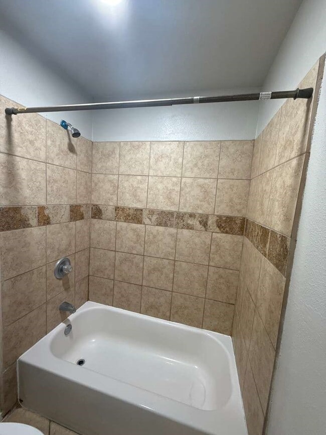 Building Photo - 22602 Fincastle Dr