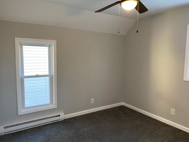 Building Photo - Newly Renovated 2 Bedroom Apartment