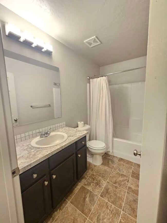 Building Photo - Meridian 3 Bedroom Single Story - Ten Mile and Freeway Meridian