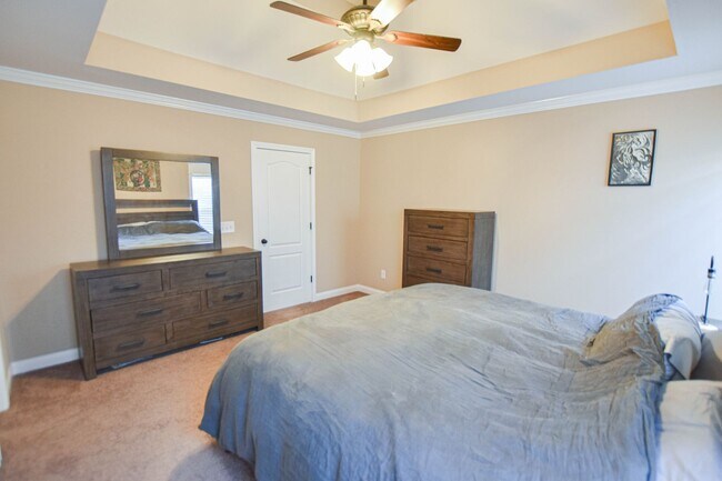 Building Photo - Pet Friendly Three Bedroom with Bonus!