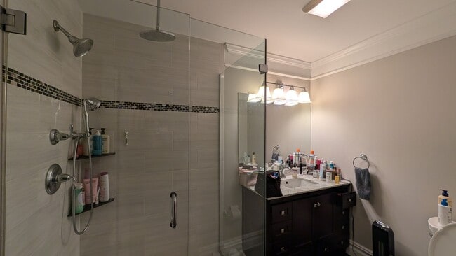 Building Photo - Beautifully Designed Luxury 2-Bed/2-Bath in the South End
