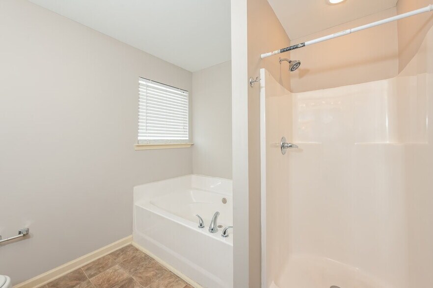 Building Photo - 466 Hill Crest Cir