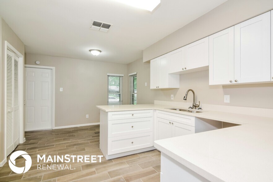 Building Photo - 17606 Shadyside Cir