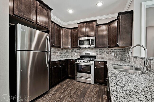 Building Photo - BEAUTIFUL BENTONVILLE HOME - LARGE FENCED IN YARD - BONUS ROOM UPSTAIRS