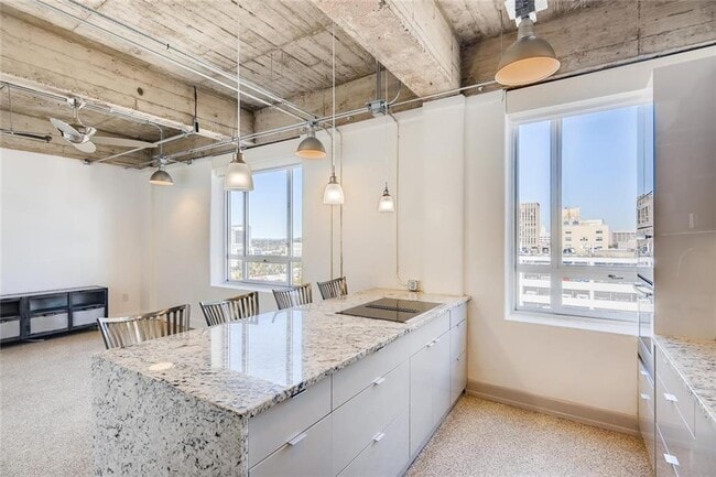 Building Photo - 710 Colorado St