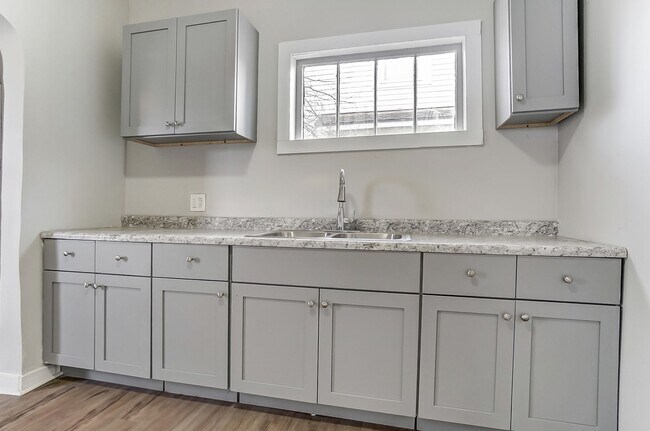 Building Photo - Three Bedroom Home for Lease in Dayton!