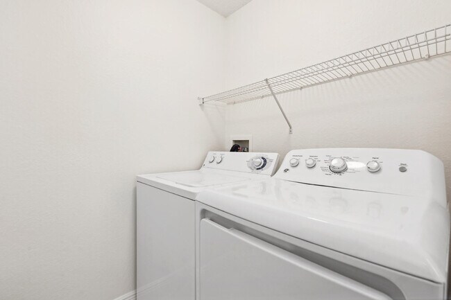 Building Photo - 3021 Alcazar Pl