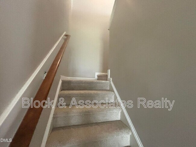 Building Photo - 4 White Spruce Ct