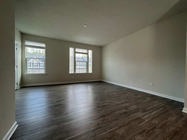 Building Photo - 225 Stonehurst Dr