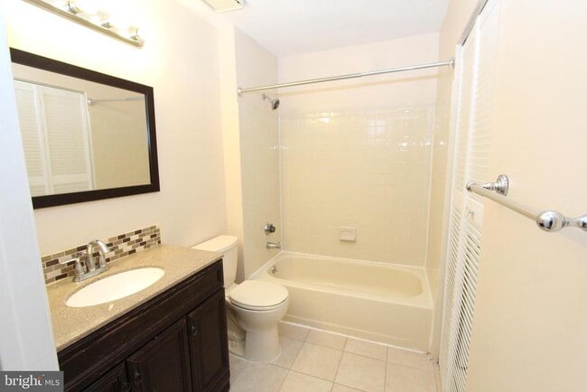 Building Photo - 2202 Aspen Dr
