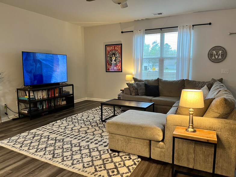 Building Photo - 5012 Paddy Fld Wy