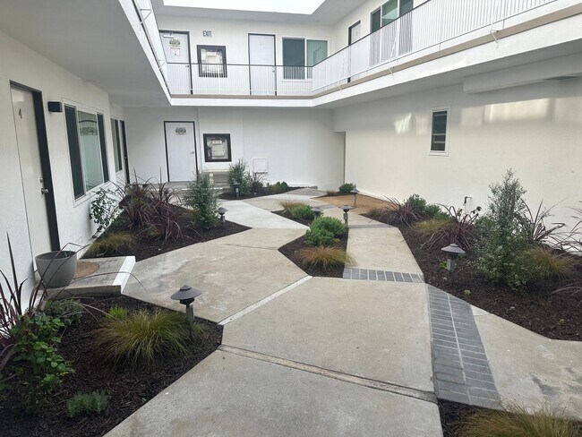 Building Photo - 10920 National Blvd