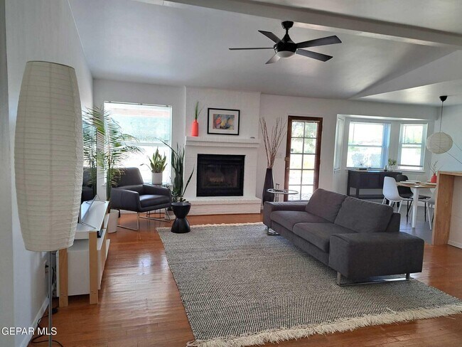 Building Photo - 817 Centennial Dr