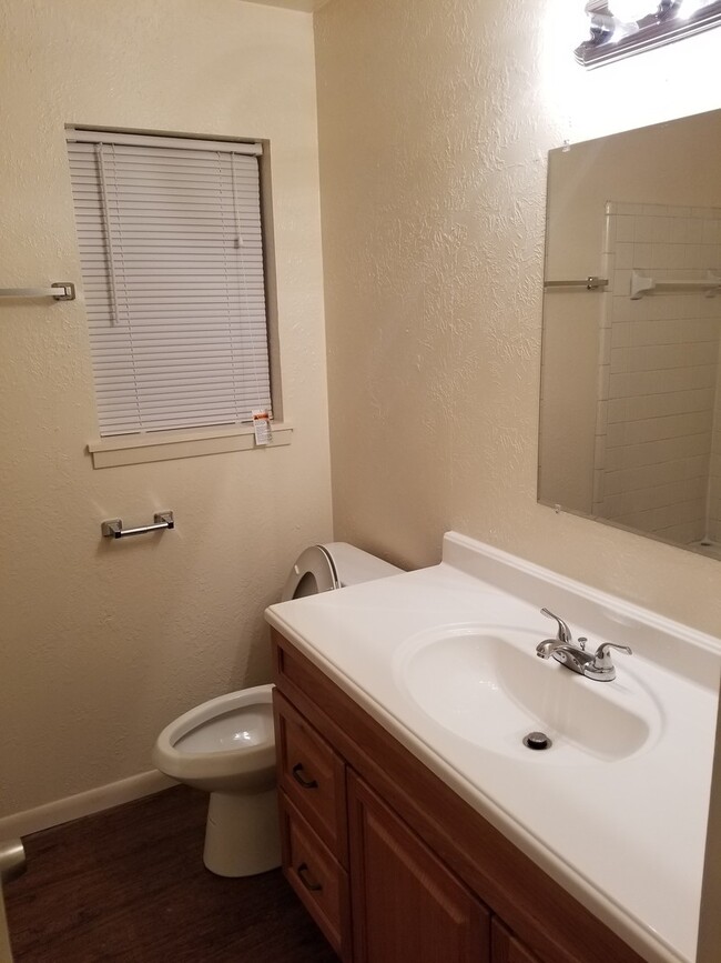 Building Photo - College Station - 2 bedroom / 1 bath Duple...