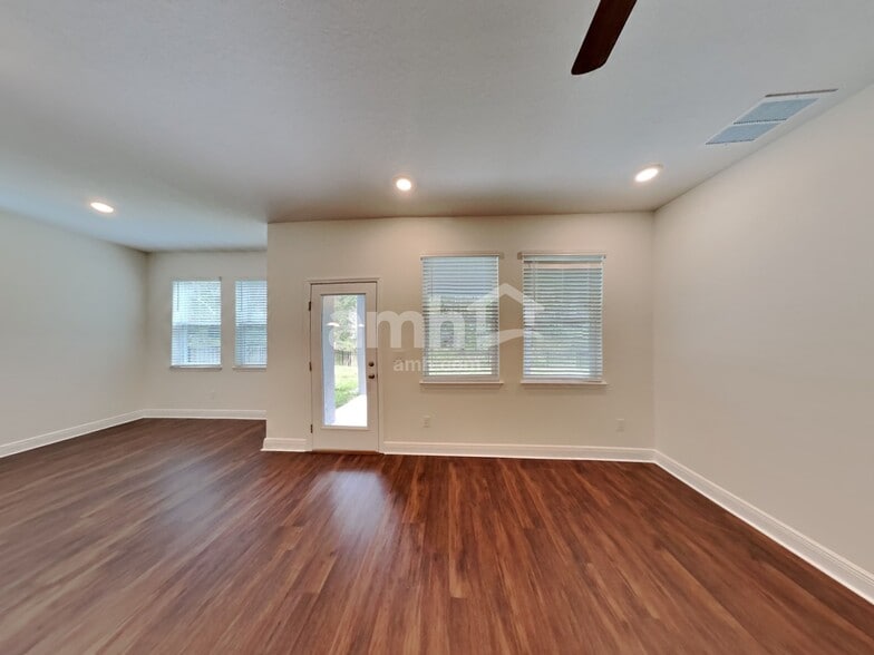 Building Photo - 6301 Emerald Hls Wy