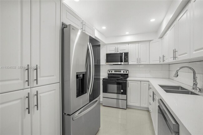 Building Photo - 1300 St Charles Pl