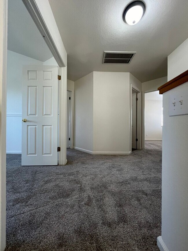 Building Photo - North Modesto Home