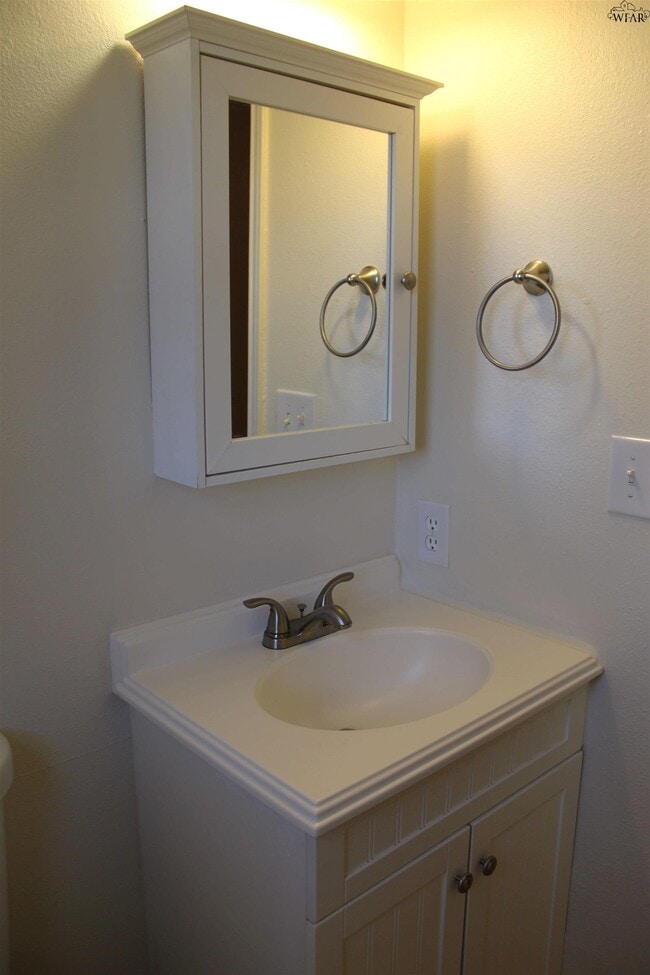 Building Photo - 1610 Christine Rd