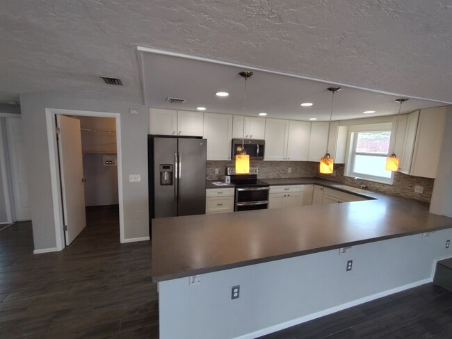 Building Photo - Coming Soon!!  Avaliable May 1, 2025 Spaci...