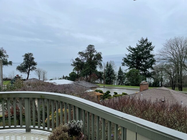 Building Photo - Magnolia Sound view home located near coveted Carleton park neighborhood