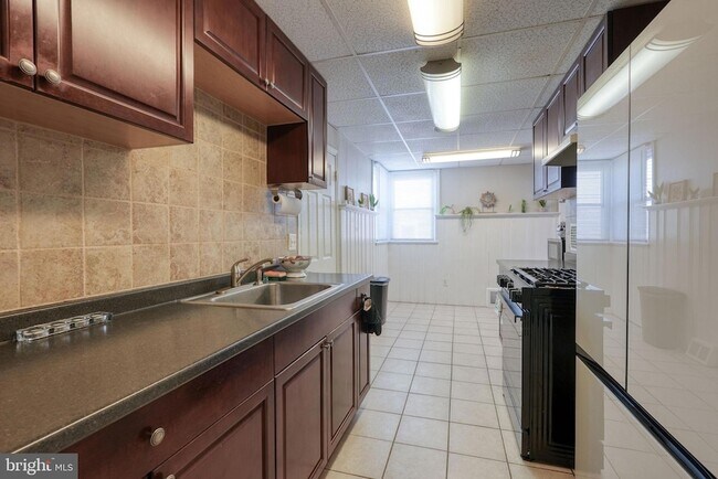 Building Photo - 32 Bonsall Ave