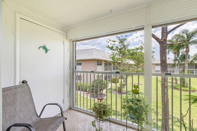 Building Photo - 18081 SE Country Club Dr