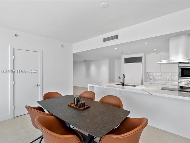 Building Photo - 495 Brickell Ave