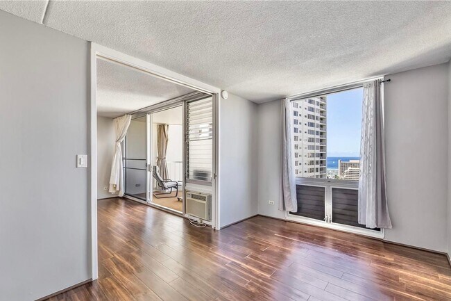 Building Photo - Great Location Awesome View and Amenities | 2-Bed 2-Bath 1-Parking