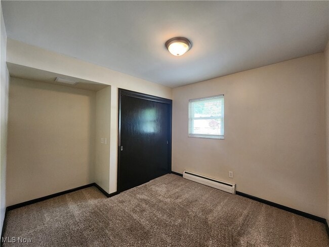 Building Photo - 3032 Englewood Dr