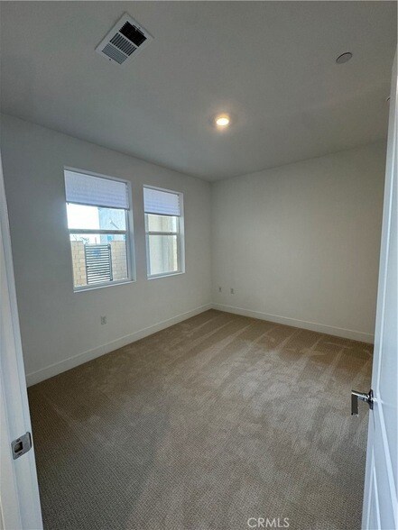 Building Photo - 436 Loon