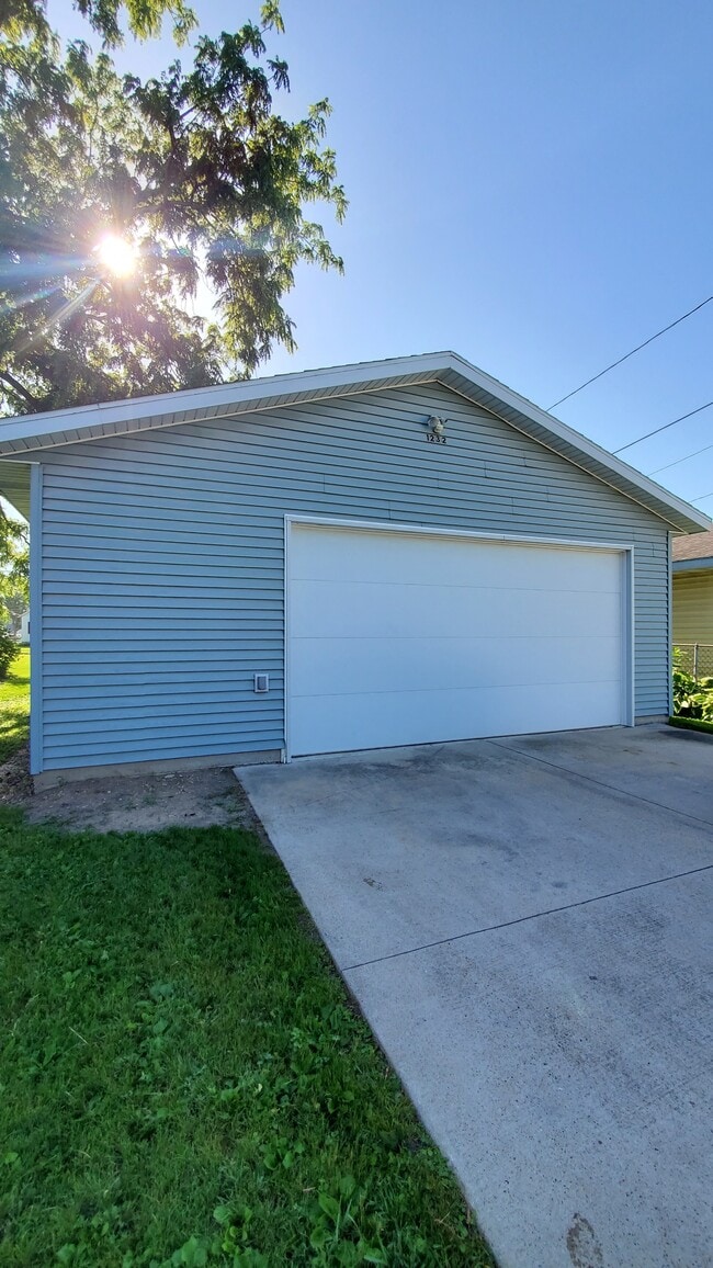 Building Photo - 1232 11th St NW