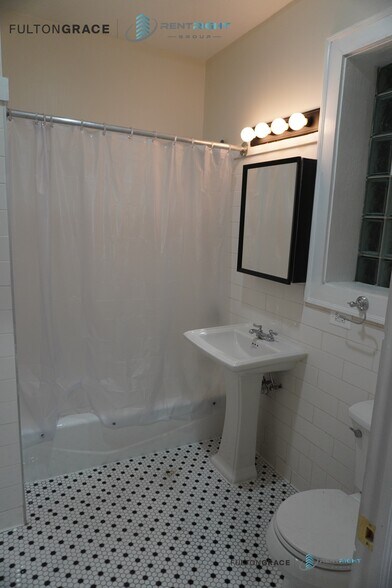 Building Photo - 1700-1710 W Albion