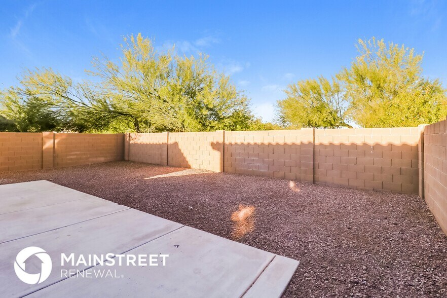 Building Photo - 15418 W Laurel Ln