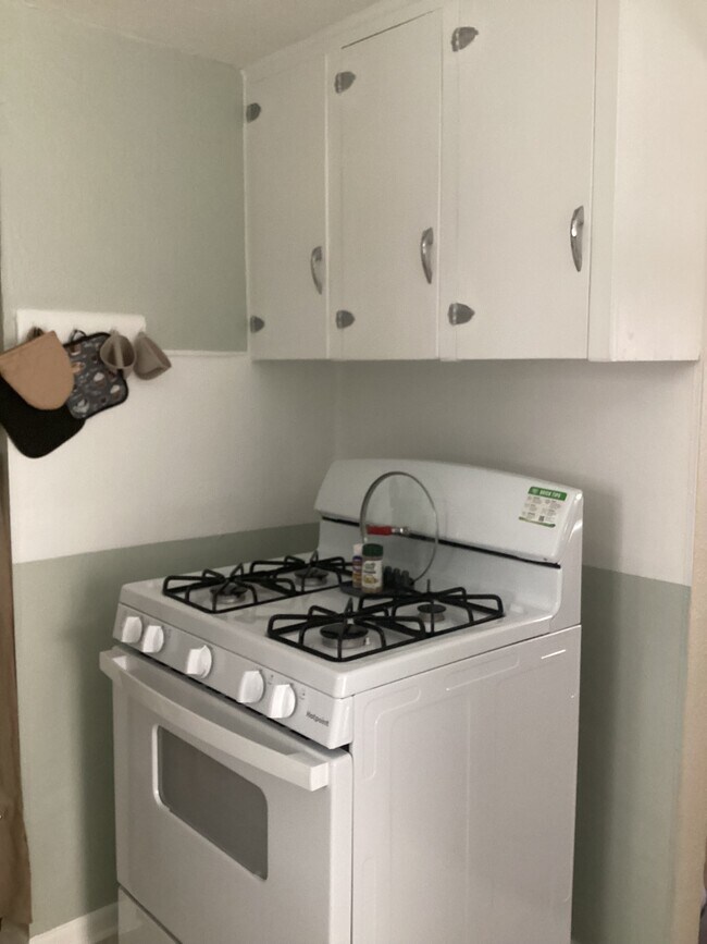 Building Photo - 2-1512 E Routt Ave