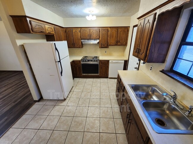 Building Photo - 306 SE 10th