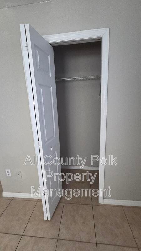 Building Photo - 712 Bryon Ct