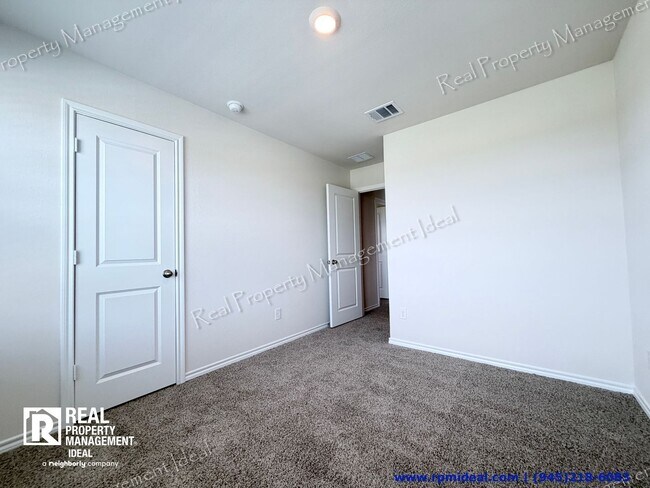 Building Photo - 621 Dunhill Rd