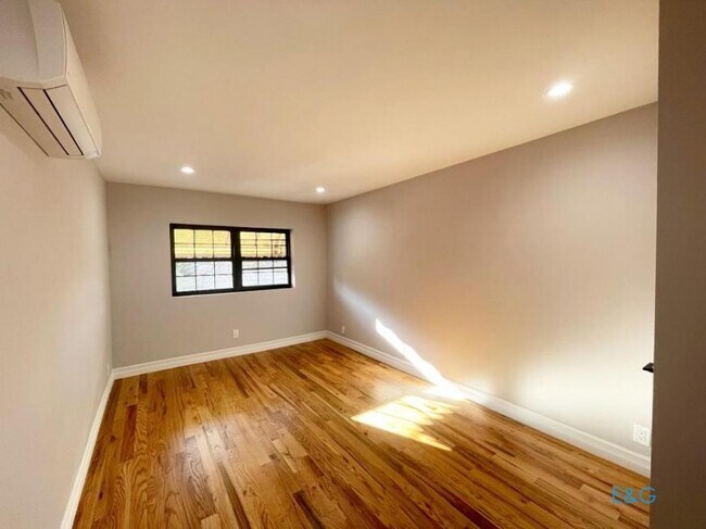 Building Photo - 3 bedroom in BROOKLYN NY 11234