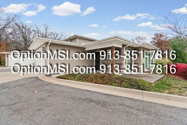 Building Photo - Beautifully Updated Liberty Home in a Prime Location!