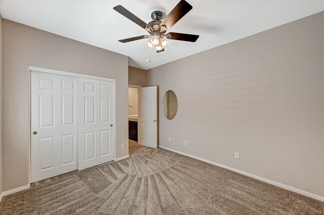 Building Photo - 10588 Isola Bella St