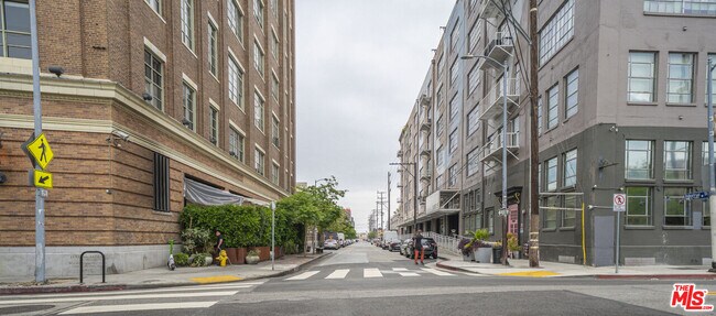 Building Photo - 1850 Industrial St