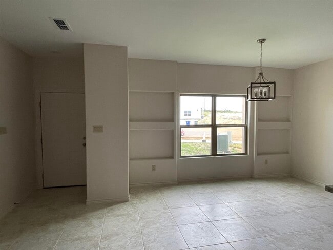 Building Photo - 6908 Molinos Dr