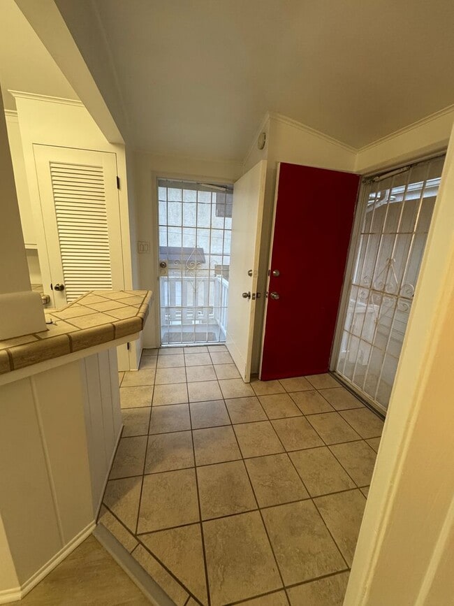 Building Photo - Charming studio apartment in the heart of ...