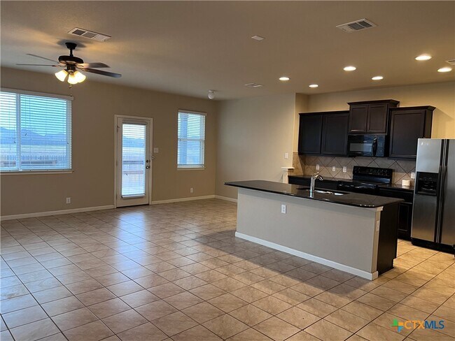 Building Photo - 472 Copper Hill Dr