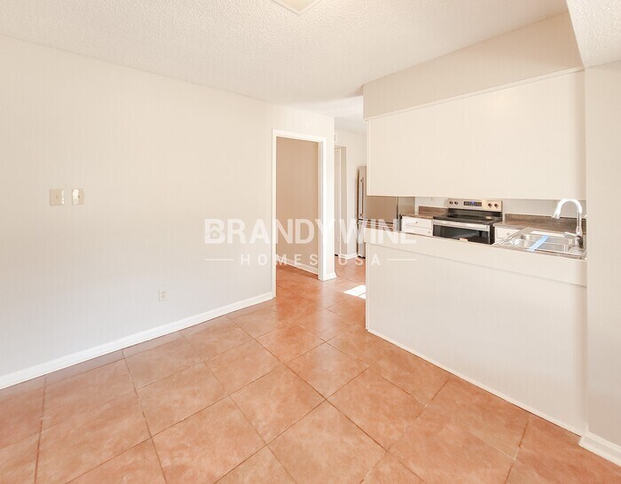 Building Photo - 6395 Golden Park Dr